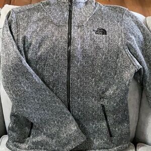 Black/white herringbone design large north  Excel condition.